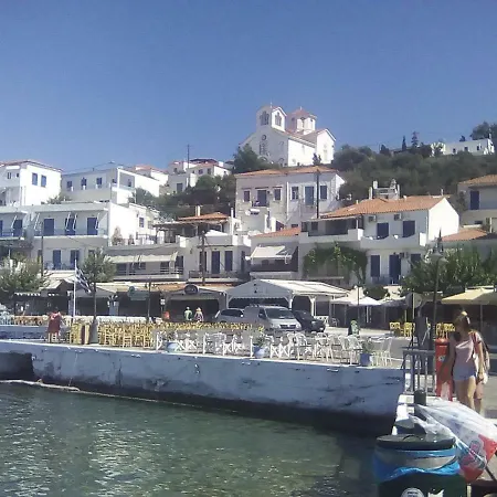 Homestay O Xsenonas Tis Elenis Batsi (Andros)